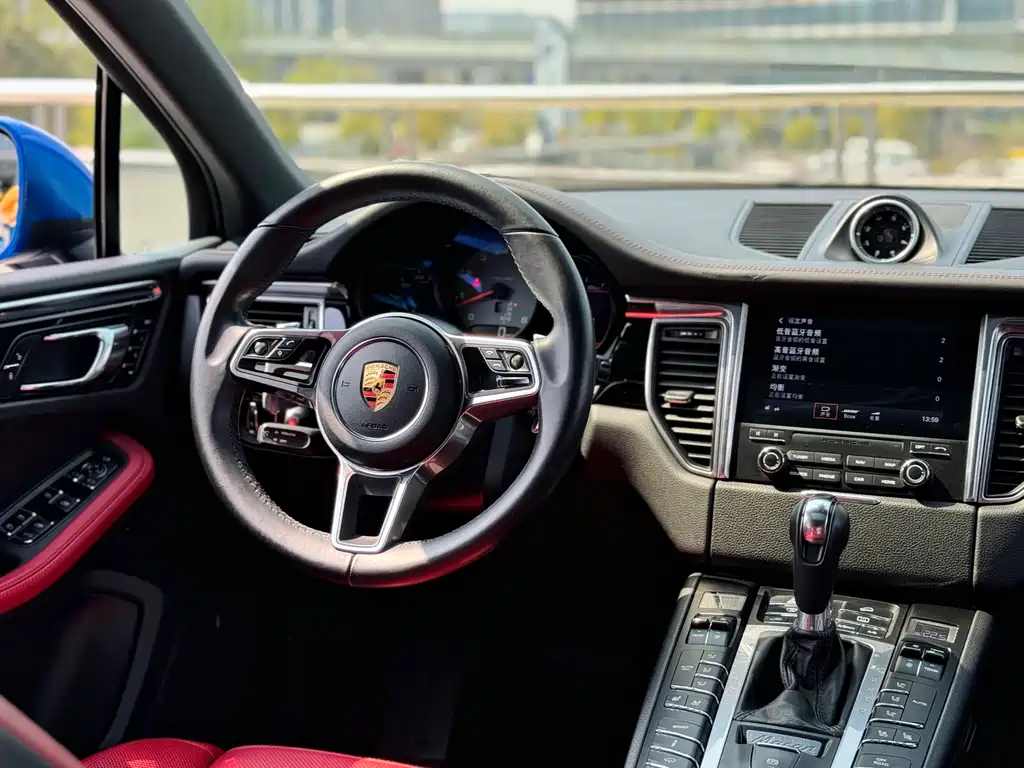Porsche Macan 2018 — фото 12