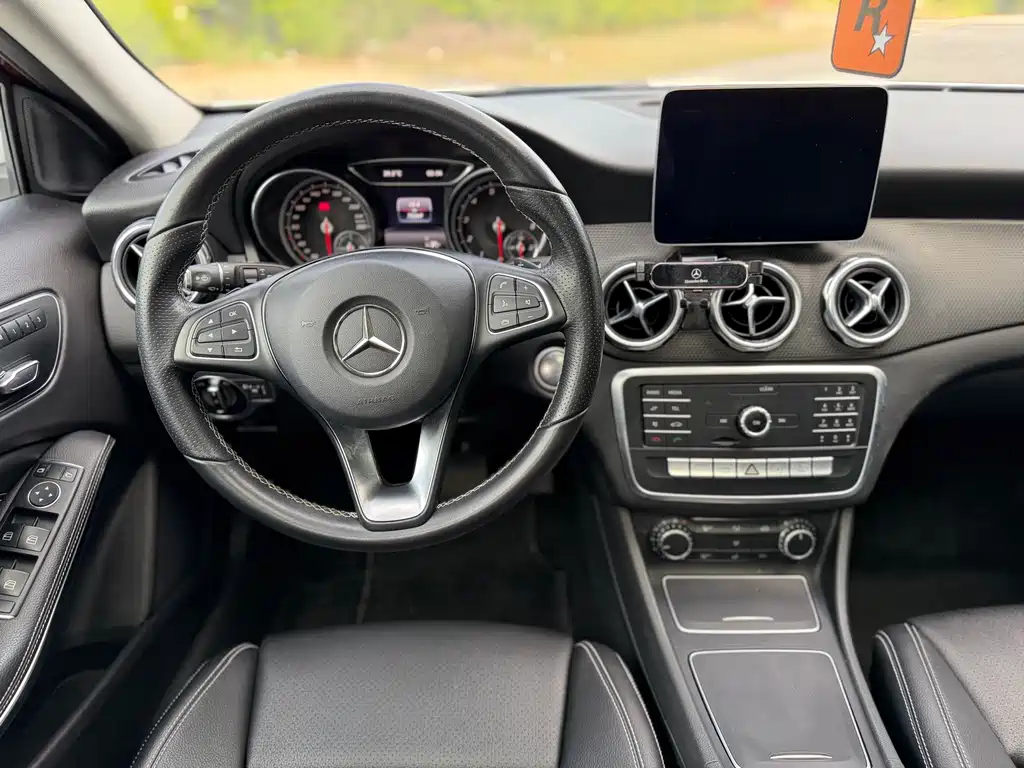 Mercedes-Benz GLA 2018 — фото 12