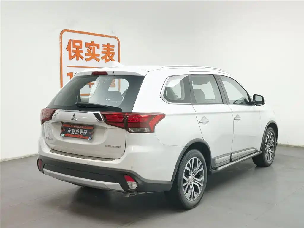 Mitsubishi Outlander 2018 — фото 2