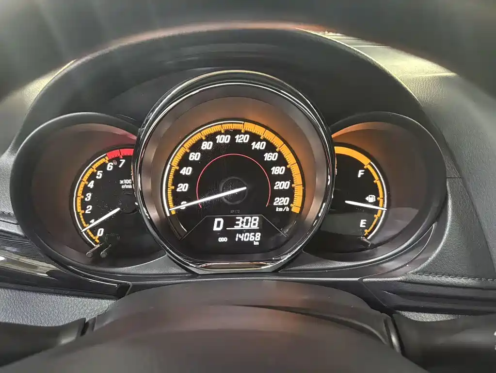 Toyota Yaris L 2023