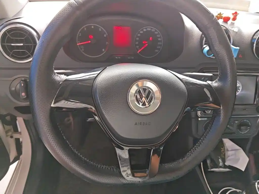 Volkswagen Jetta 2017 — фото 11