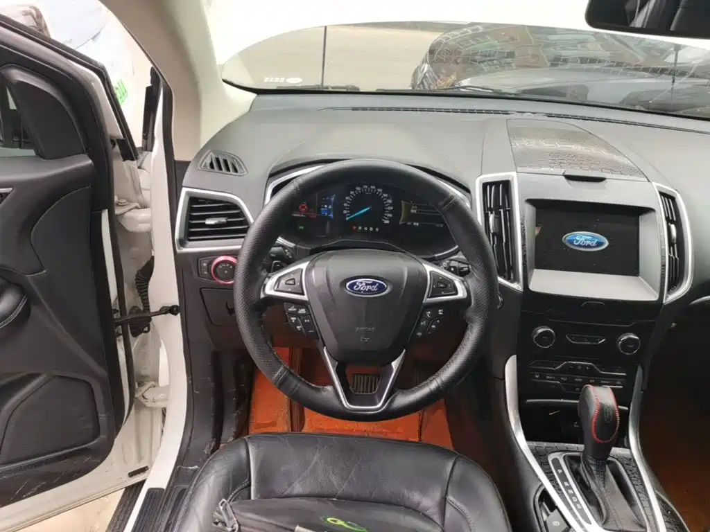 Ford Edge 2017 — фото 11