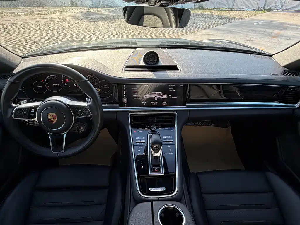 Porsche Panamera 2019 — фото 20