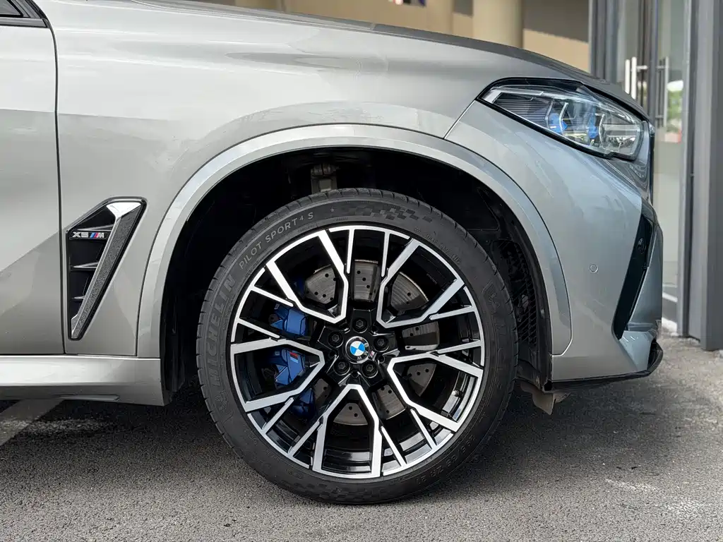 BMW X5 M 2021 — фото 18