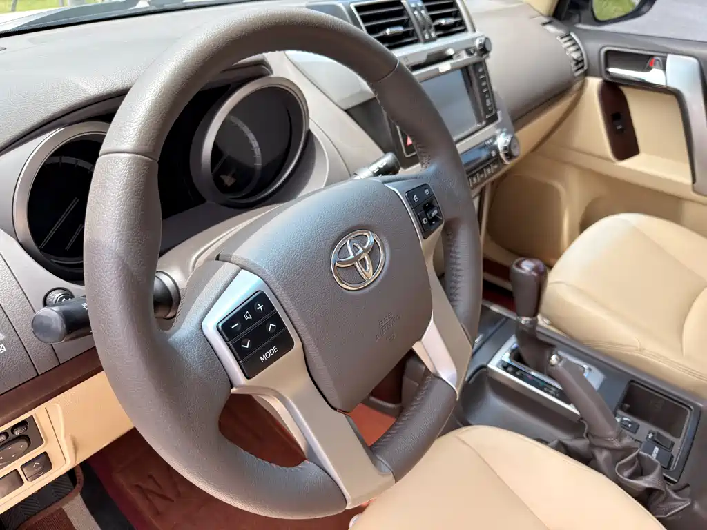 Toyota Prado 2015 — фото 5