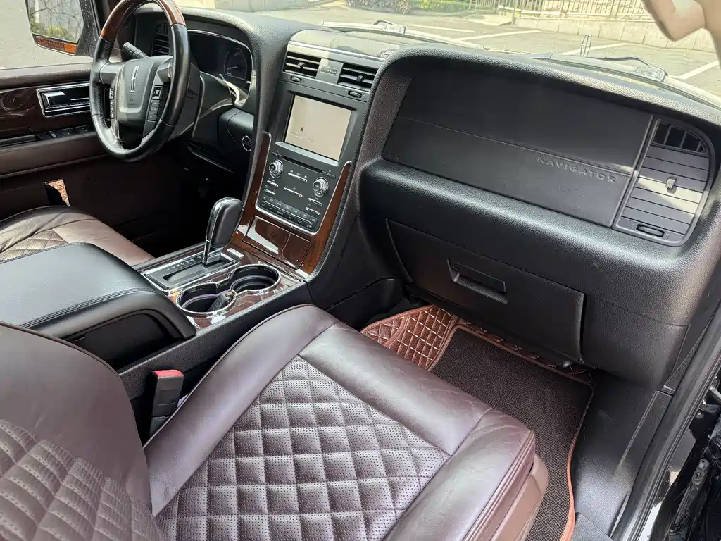 Lincoln Navigator 2018 — фото 12