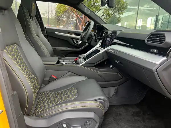 Lamborghini Urus 2024