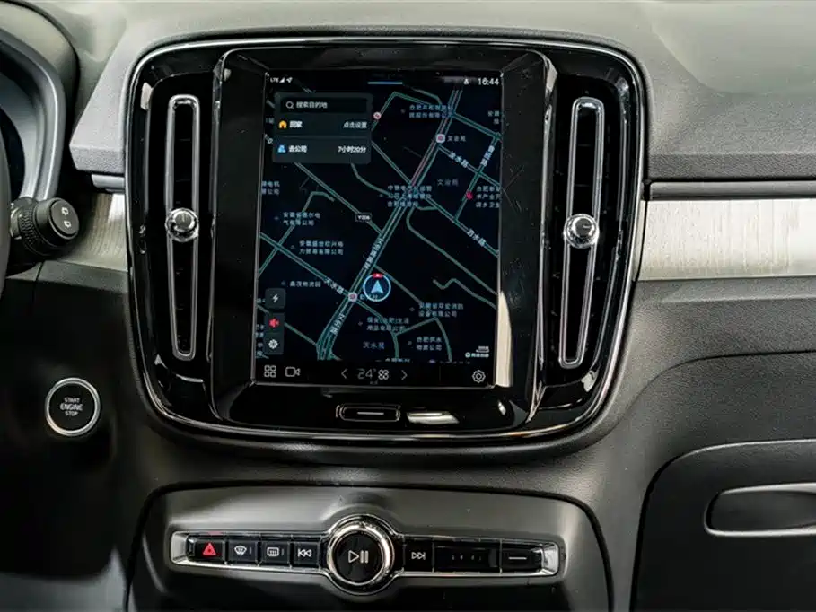 Volvo XC40 2025 — фото 13