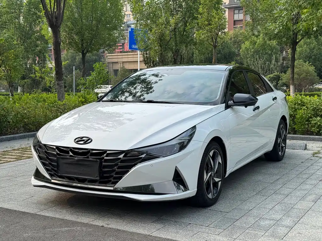 Hyundai Elantra 2022 — фото 1