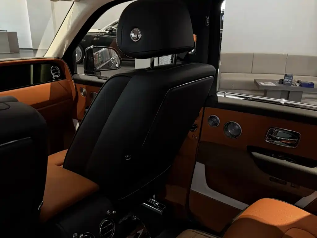 Rolls-Royce Cullinan — фото 18