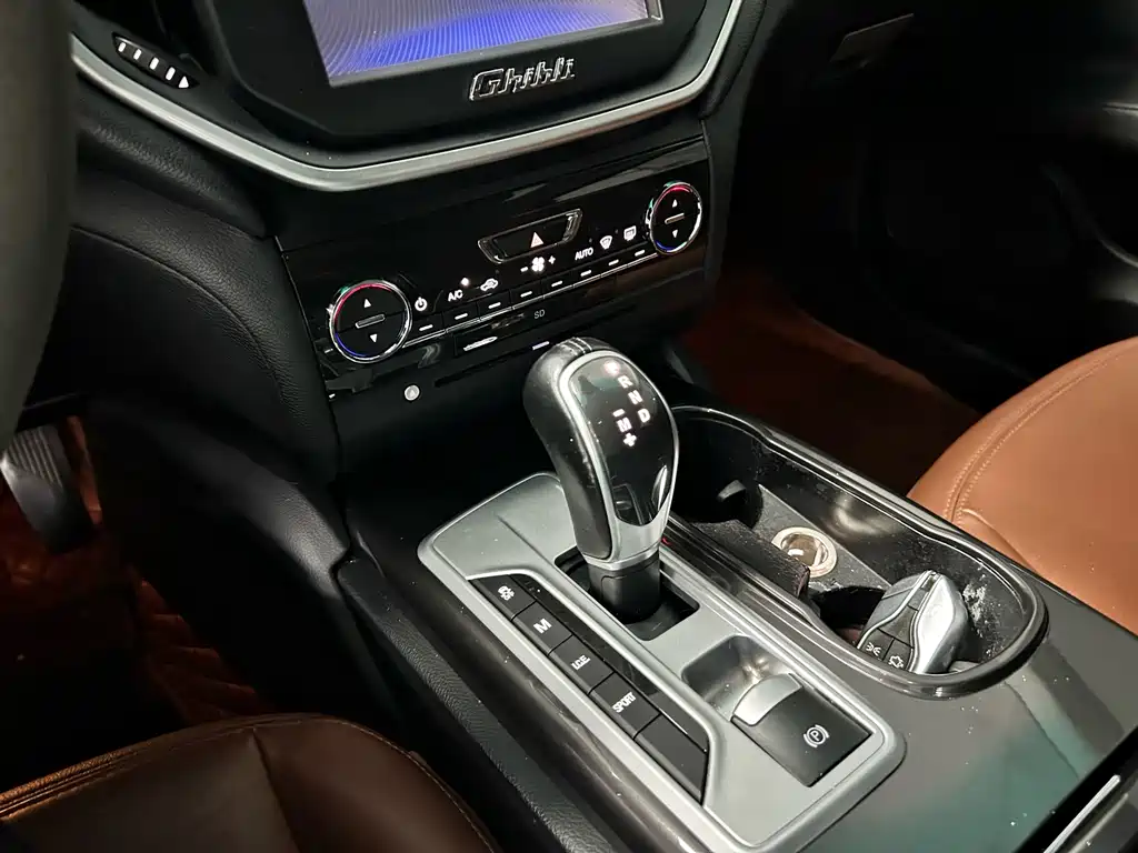Maserati Ghibli 2016 — фото 13