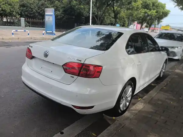 Volkswagen Sagitar 2015