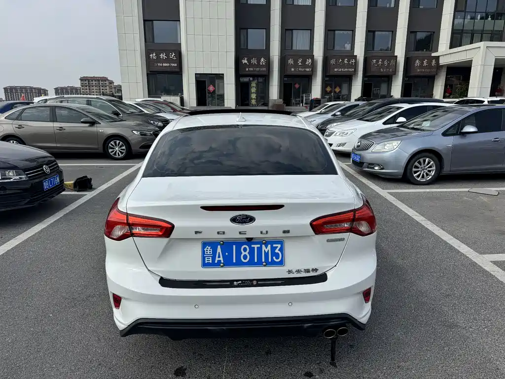 Ford Focus 2019 — фото 11