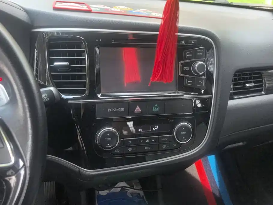 Mitsubishi Outlander 2016 — фото 13