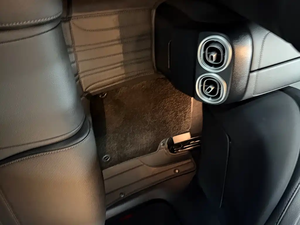 Mercedes-Benz C-Class 2025 — фото 13