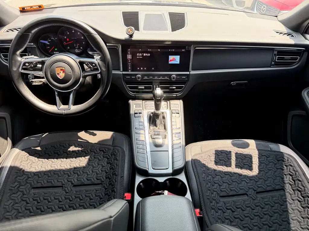 Porsche Macan 2019 — фото 11