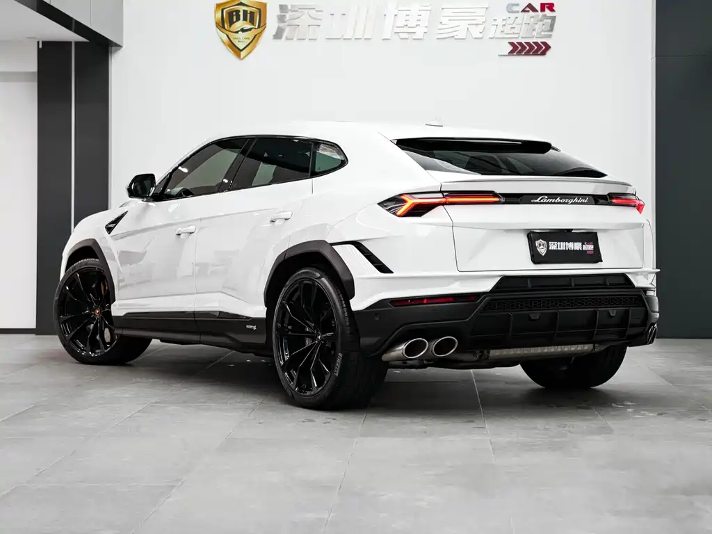Lamborghini Urus 2024 — фото 17