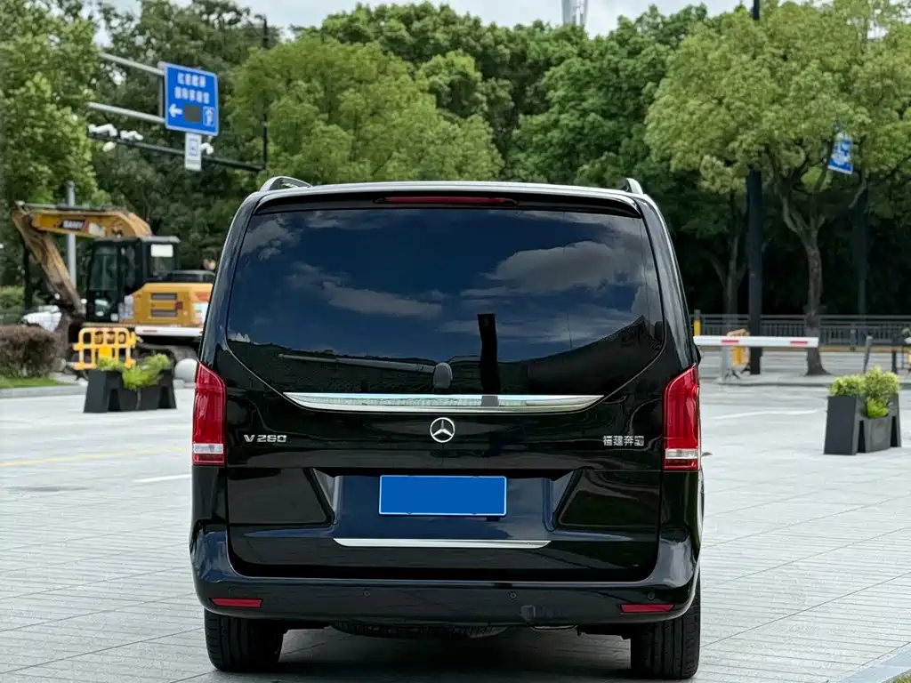Mercedes-Benz V-Class 2022 — фото 10