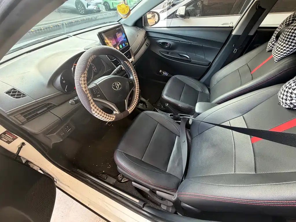 Toyota Yaris L 2023 — фото 10