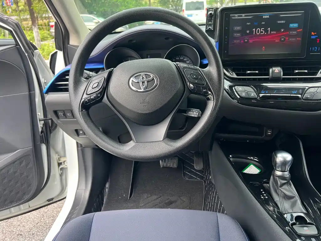 Toyota C-HR 2019 — фото 14