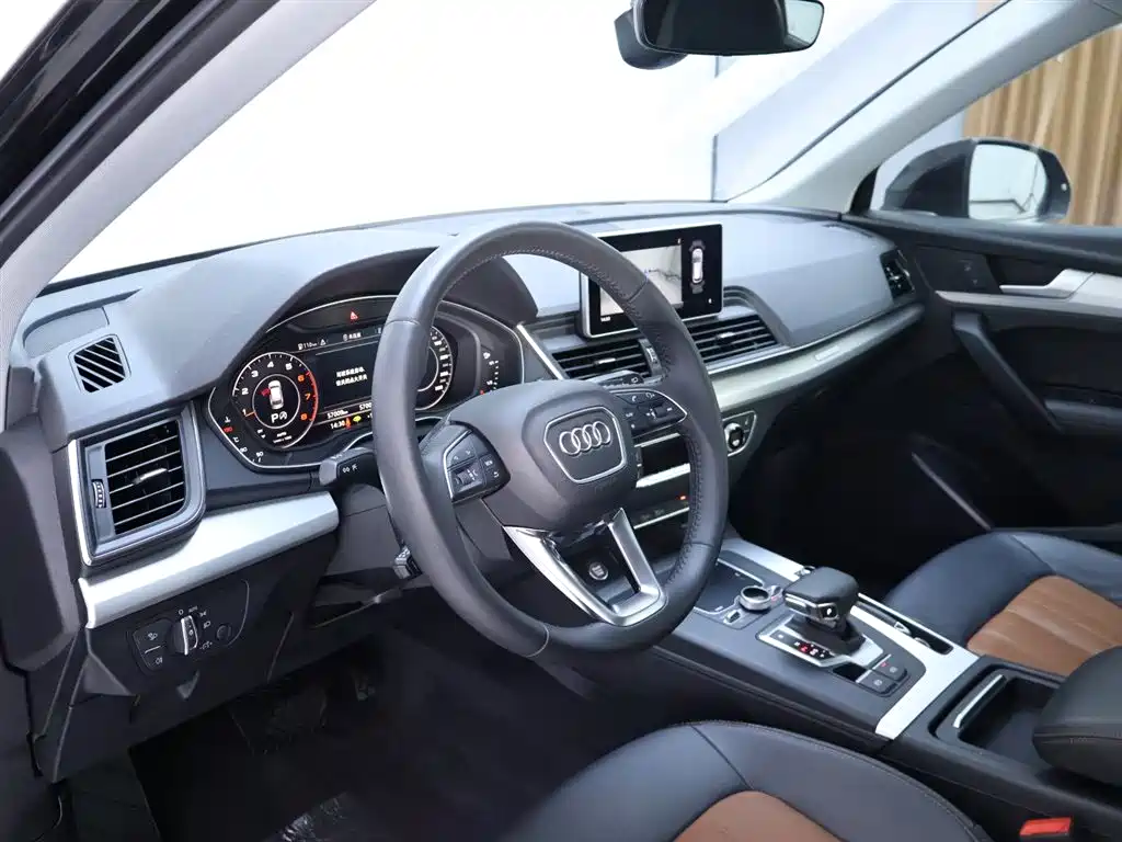 Audi Q5L 2020 — фото 11