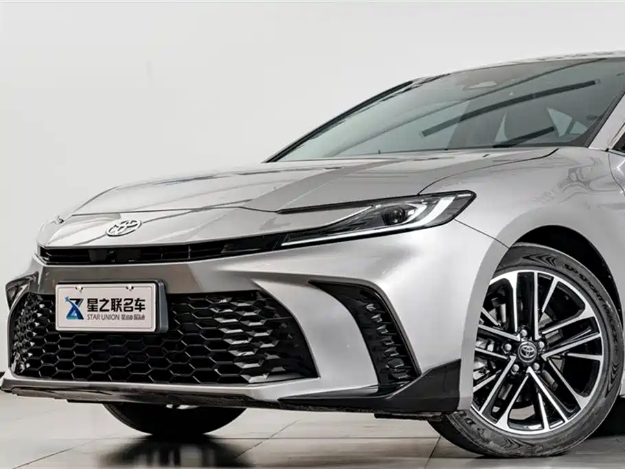 Toyota Camry 2025 — фото 2