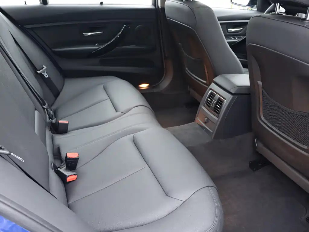BMW 3 Series 2017 — фото 12