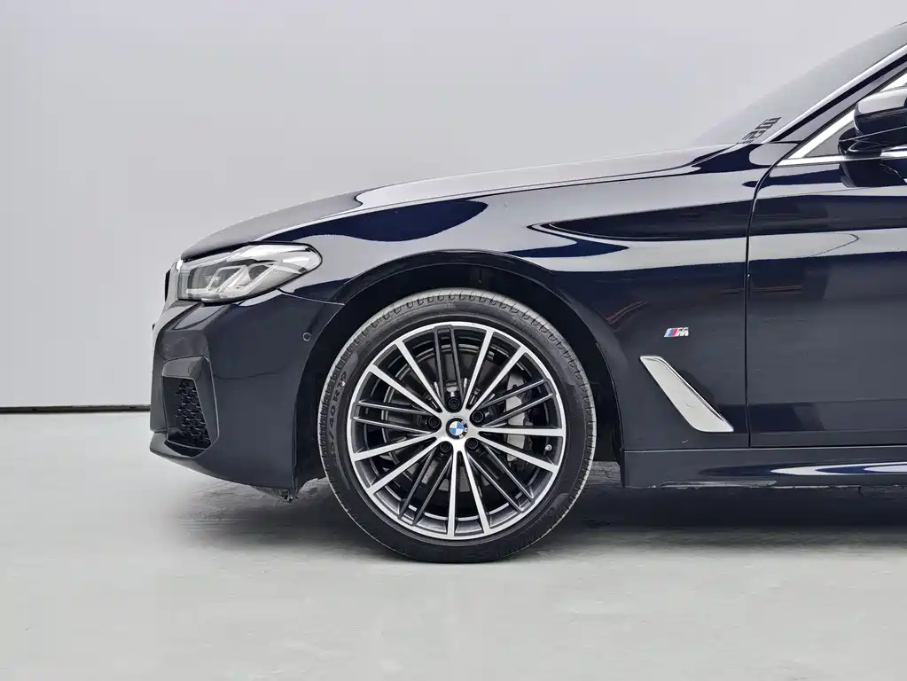 BMW 5 Series 2022 — фото 13