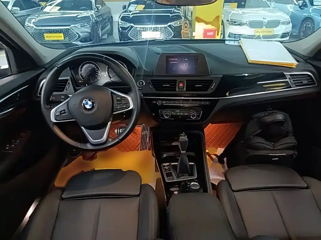BMW 1 Series 2019 — фото 10
