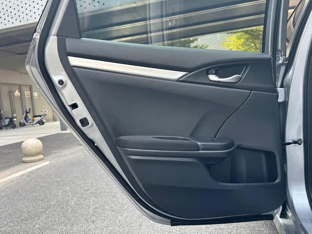 Honda Civic 2020 — фото 11