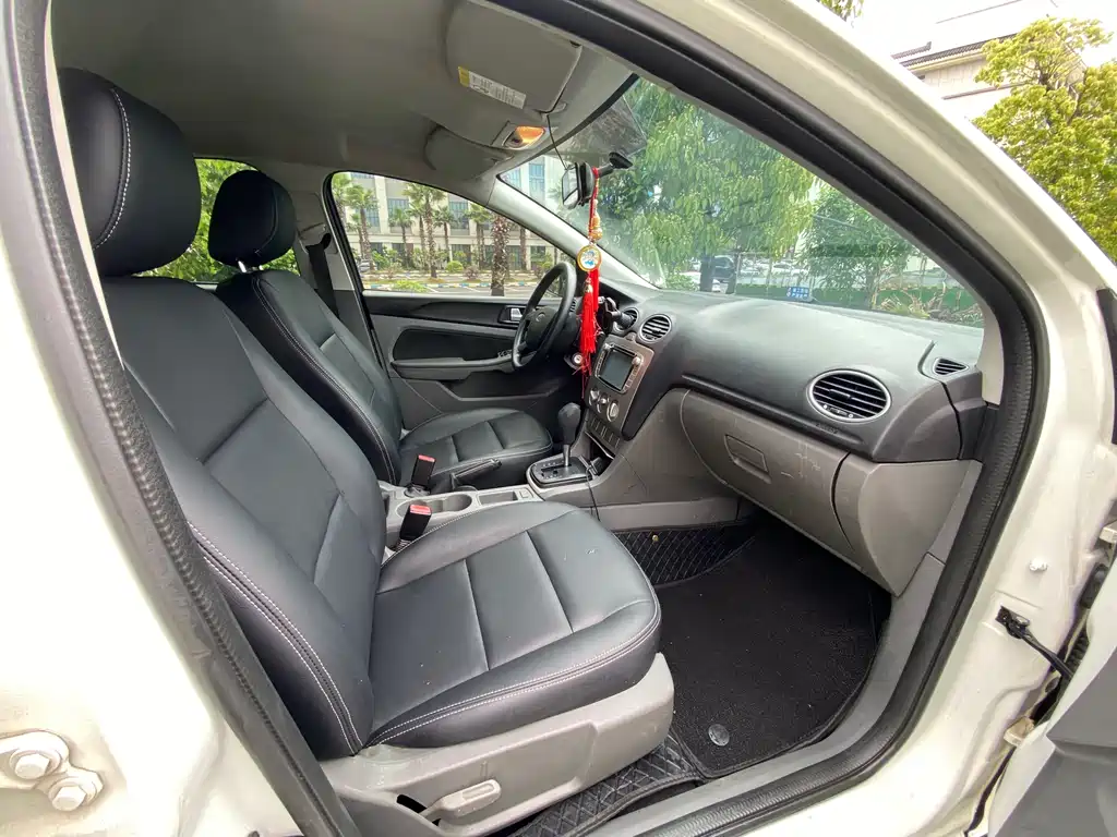 Ford Focus 2015 — фото 12