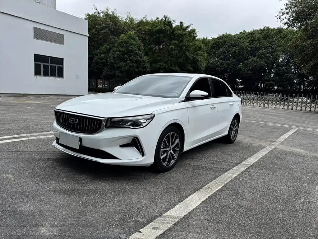 Geely Emgrand 2022