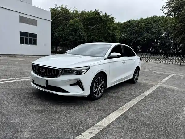 Geely Emgrand 2022