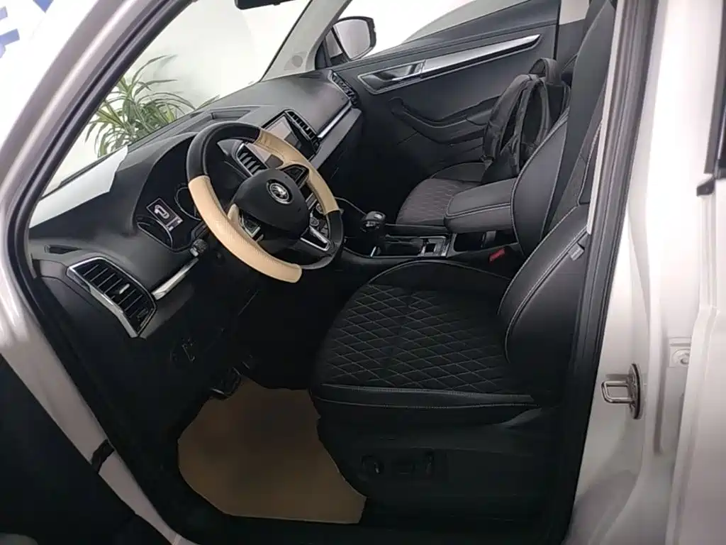 Skoda Karoq 2021 — фото 15