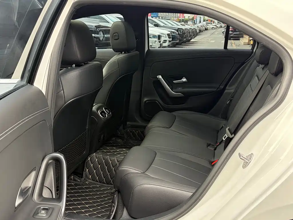 Mercedes-Benz A-Class 2022 — фото 13