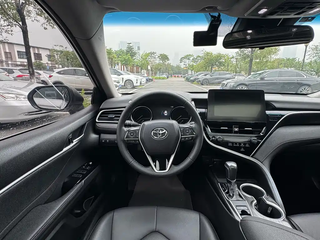Toyota Camry 2023 — фото 15