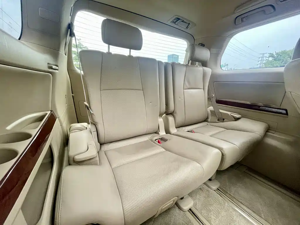 Toyota Alphard 2011 — фото 18