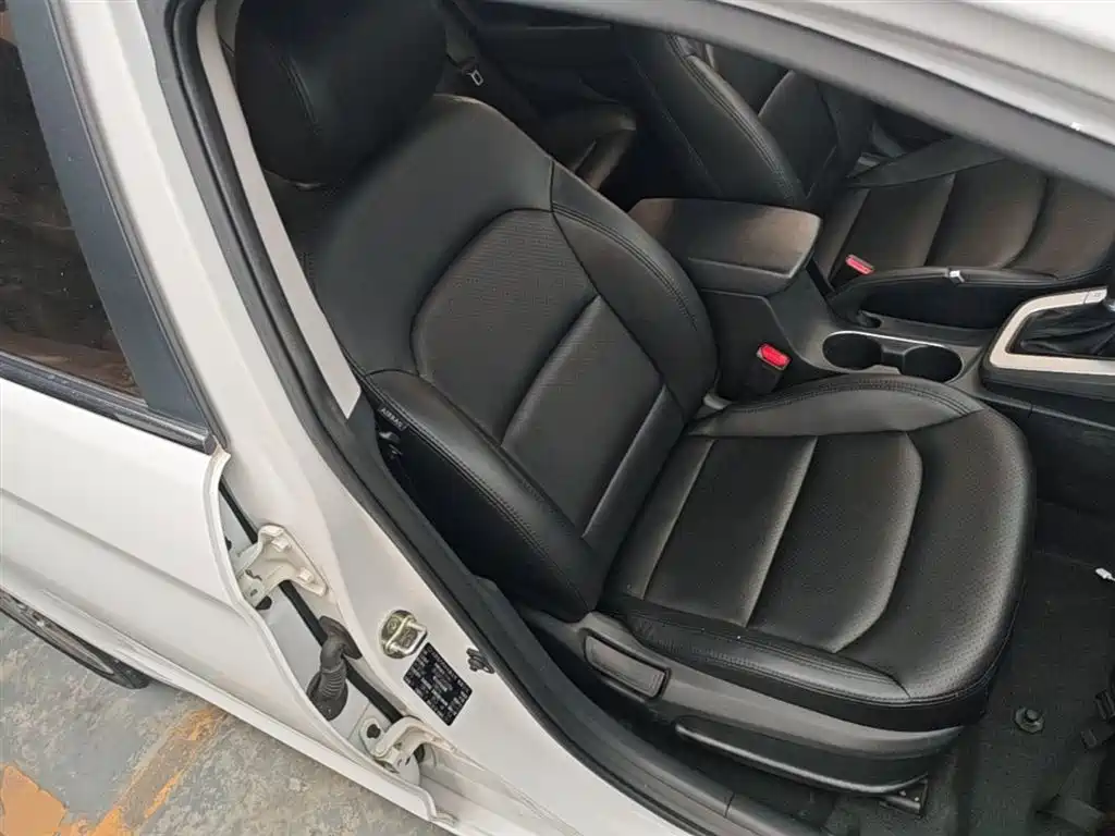 Hyundai Elantra 2018 — фото 25