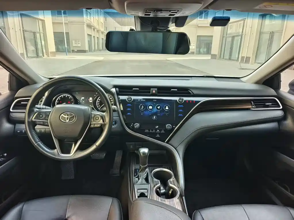 Toyota Camry 2020 — фото 4
