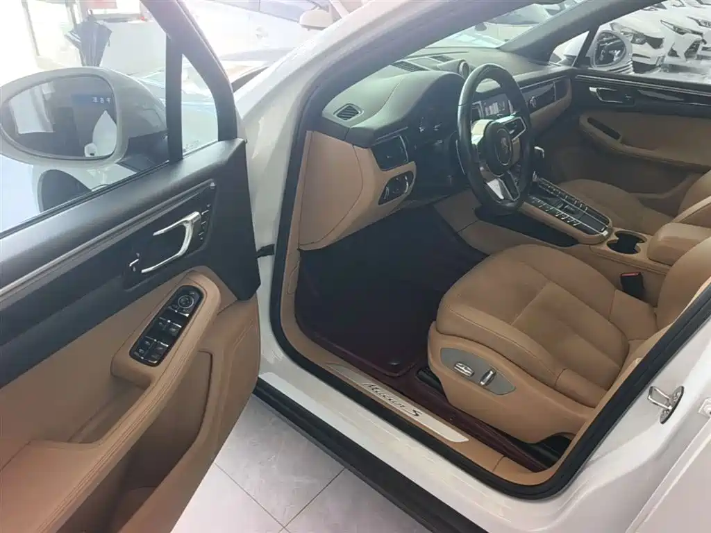 Porsche Macan 2017 — фото 12