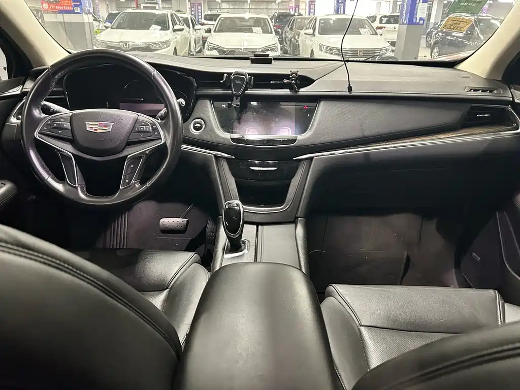 Cadillac XT5 2016 — фото 16