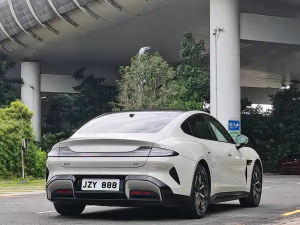 Xiaomi SU7 2025