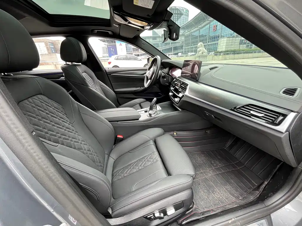 BMW 5 Series 2023 — фото 12