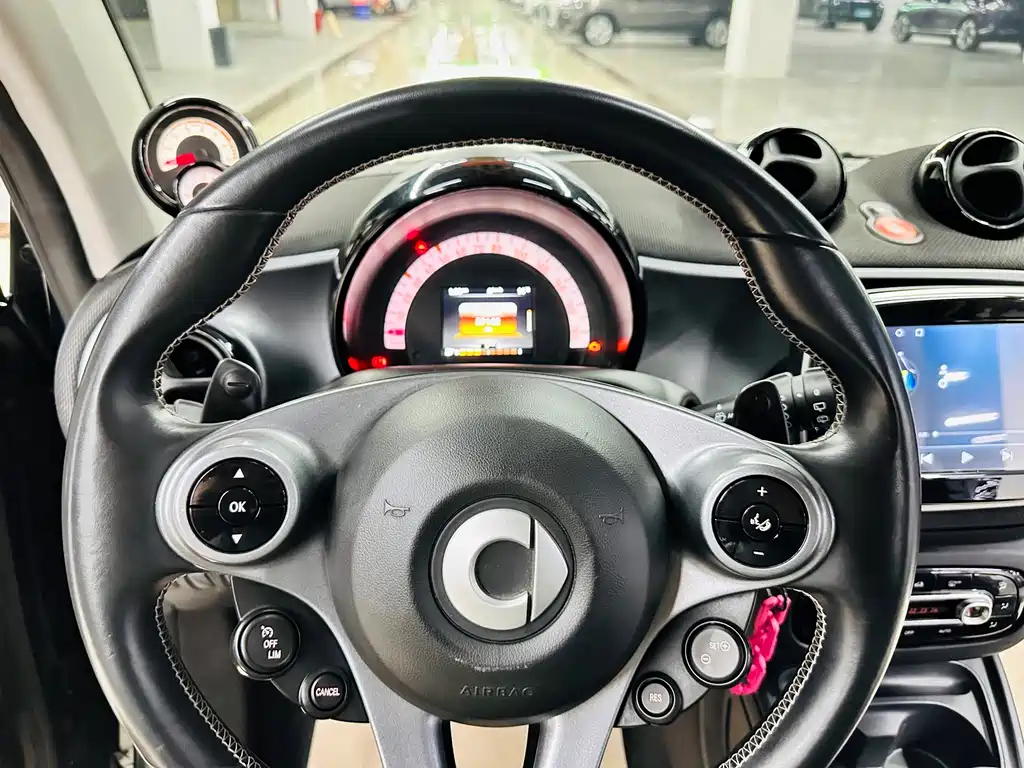 smart Fortwo 2018 — фото 36