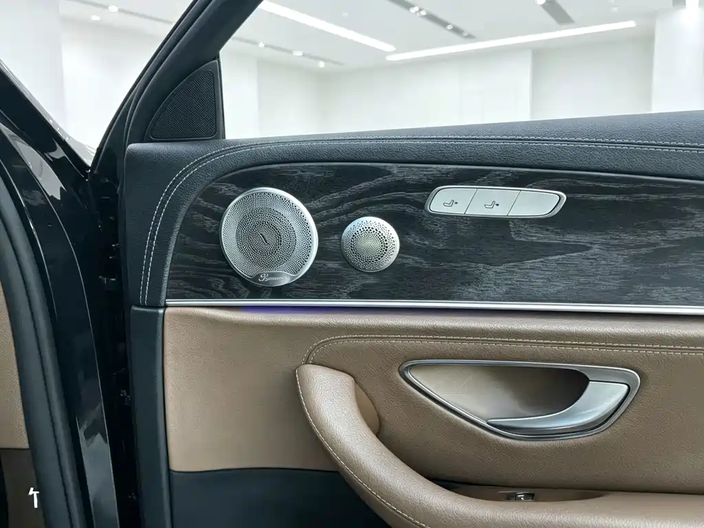 Mercedes-Benz E-Class 2017 — фото 14