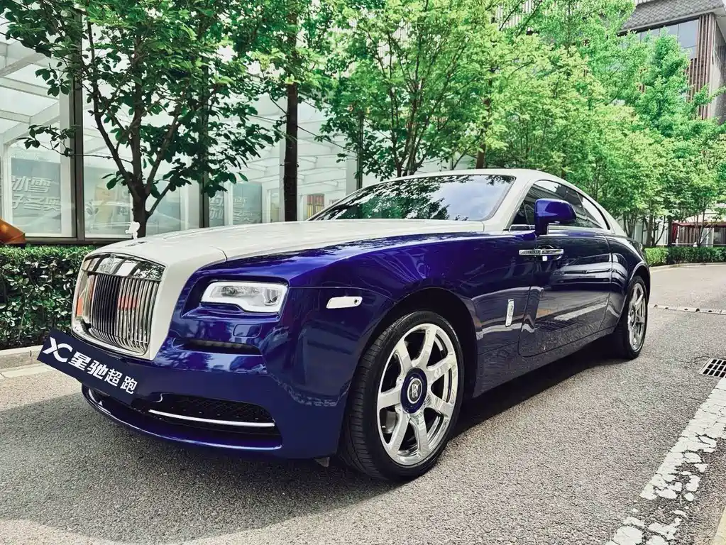 Rolls-Royce Phantom 2017 — фото 1