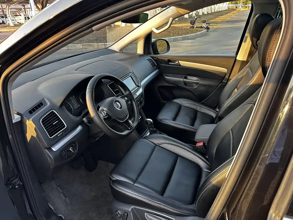 Volkswagen Sharan 2017 — фото 9