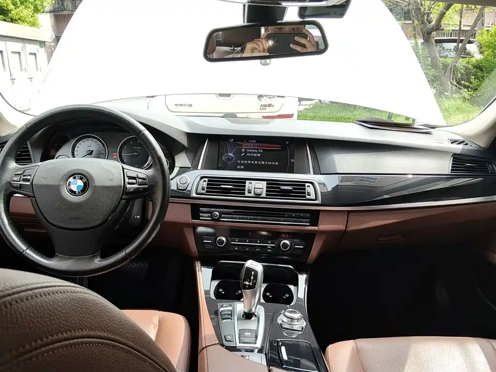 BMW 5 Series 2016 — фото 13