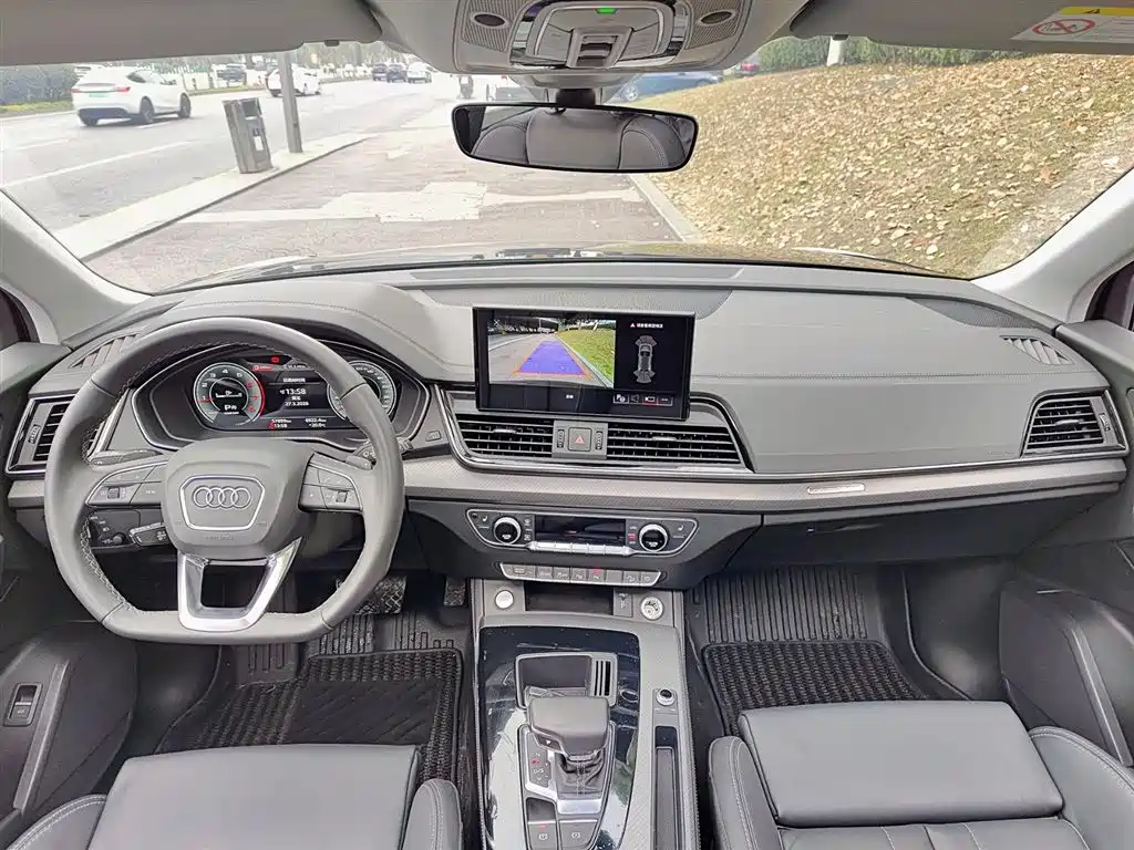 Audi Q5L 2023 — фото 10
