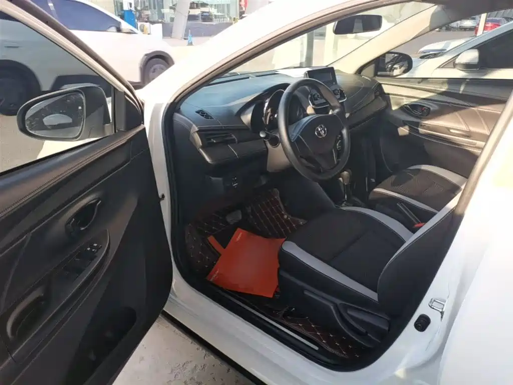 Toyota Yaris L 2019 — фото 16